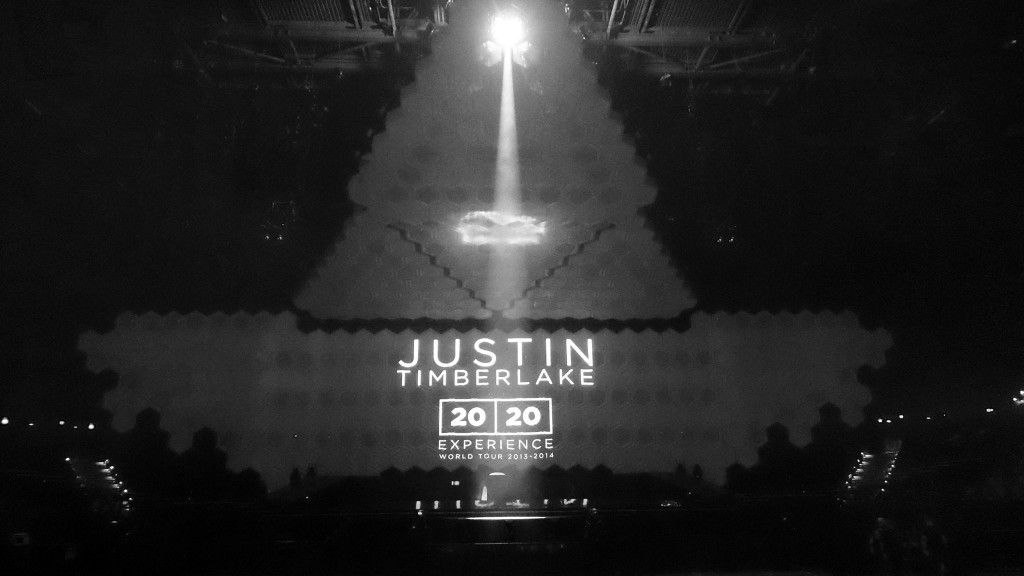 'Darren, The Tennessee Kids, our #JT2020Tour crew and I are leaving our porchlight on in Brisbane, Australia tonight for your Dad as you are his light. Keep shining.' --Justin Timberlake Official Facebook Page (Photo: Shine Light for Daddy Baysore)