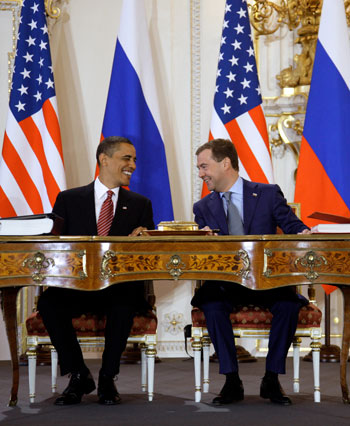 Obama and Medvedev sign new START