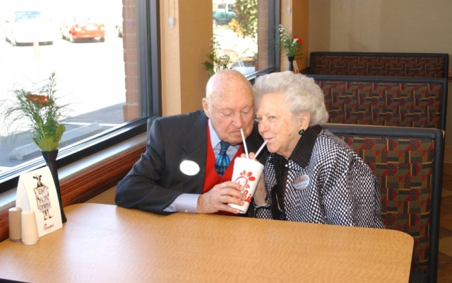 Truett and Jeannette Cathy in 2006. (Photo: Chick-fil-A)