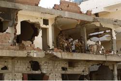 Soldiers in a building damaged during fighting with al Qaeda-terrorists in Zinjibar
