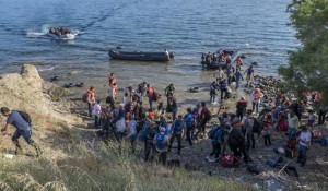 212281refugeesandmigrantsonthegreekislandsoflesvos2015-300x175